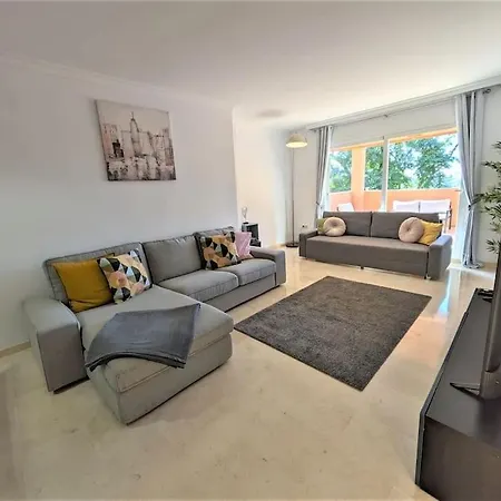 R23 Lagos 2 Bedroom Flat شقة