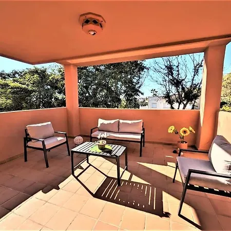 R23 Lagos 2 Bedroom Flat شقة *